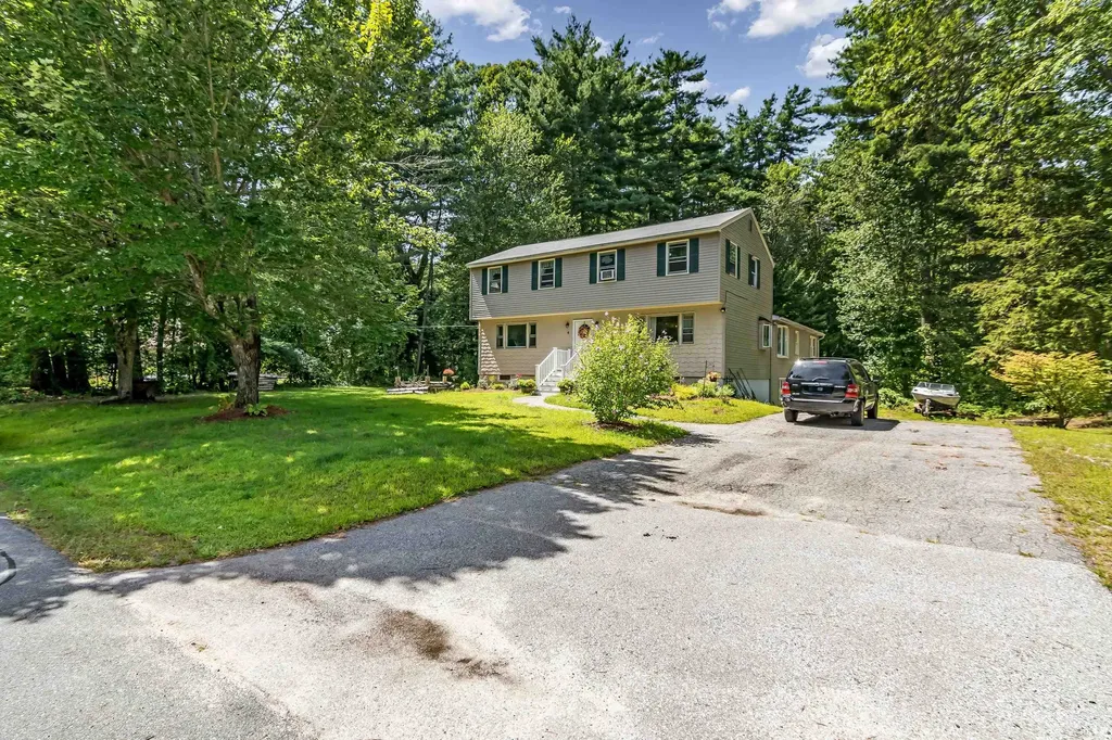 4 Therriault Avenue Salem NH 03079