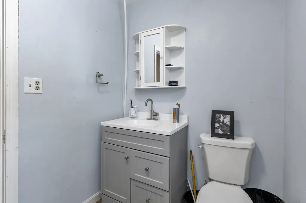 4 Therriault Avenue Salem NH 03079