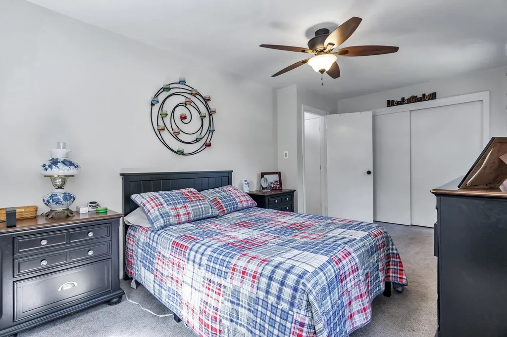 4 Therriault Avenue Salem NH 03079