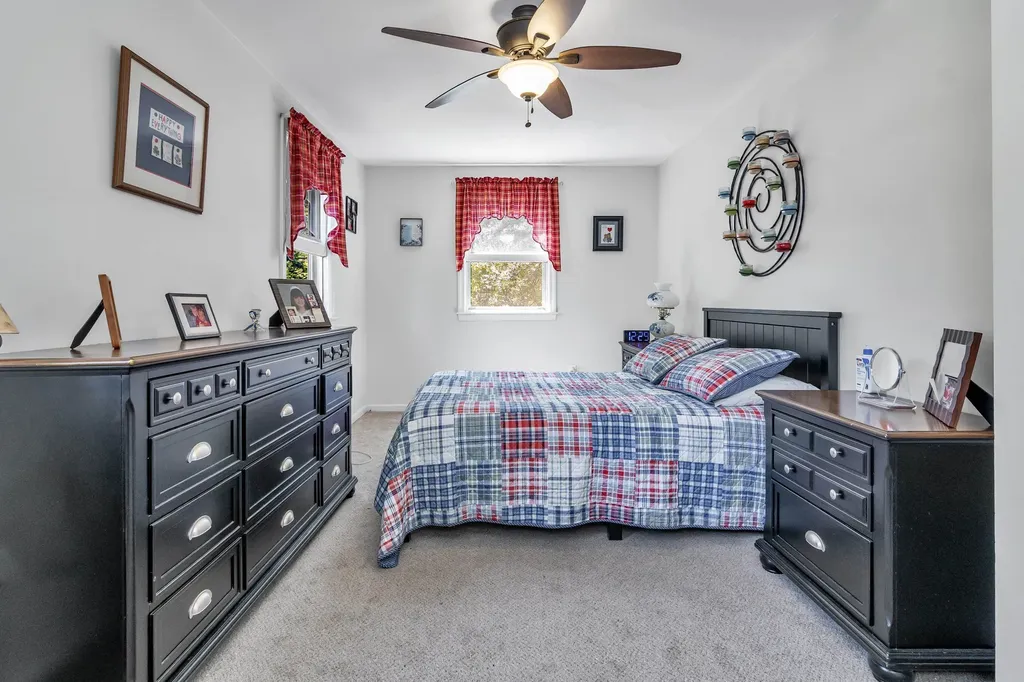 4 Therriault Avenue Salem NH 03079