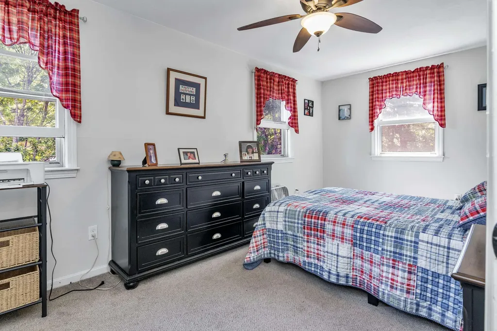 4 Therriault Avenue Salem NH 03079