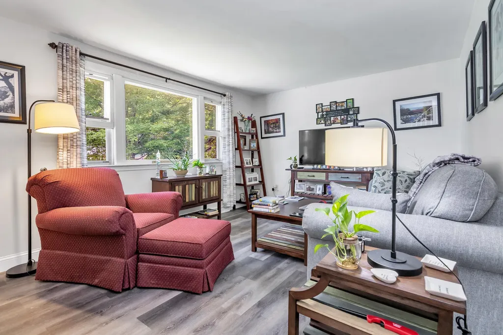 4 Therriault Avenue Salem NH 03079