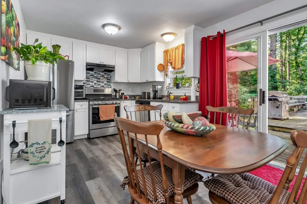 4 Therriault Avenue Salem NH 03079