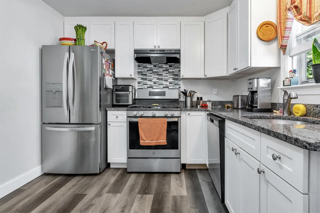 4 Therriault Avenue Salem NH 03079