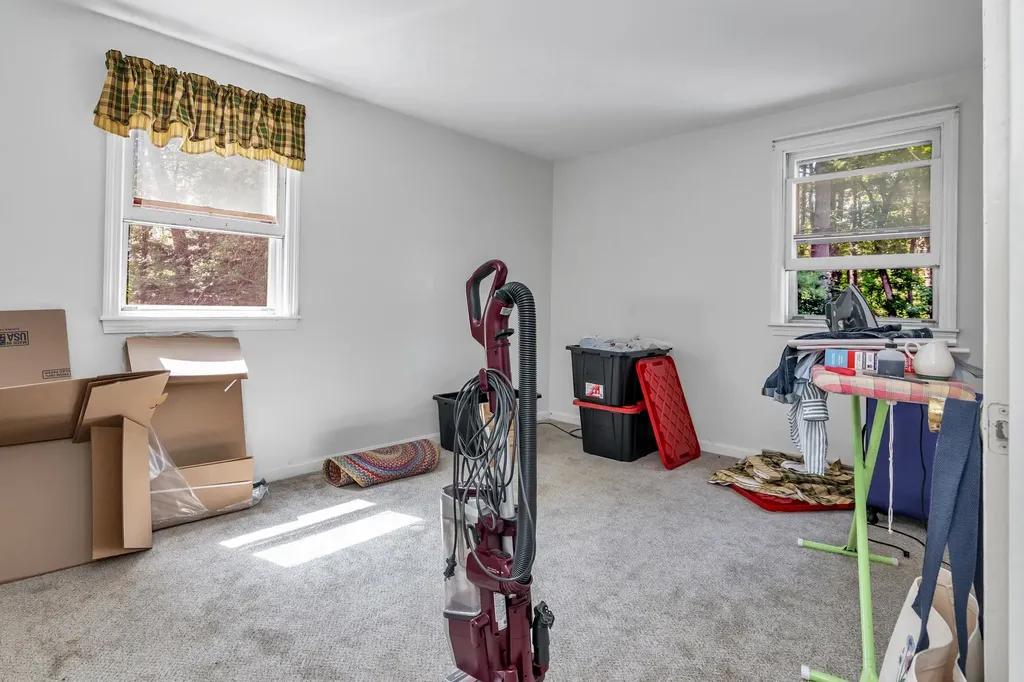 4 Therriault Avenue Salem NH 03079