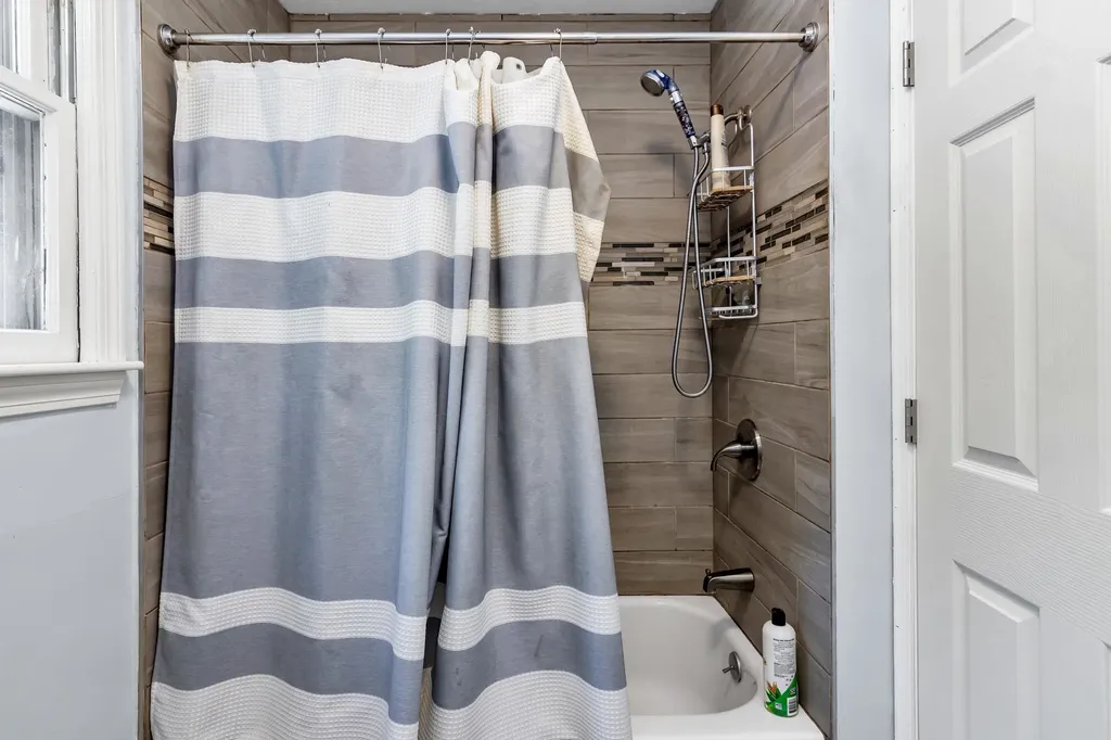 4 Therriault Avenue Salem NH 03079