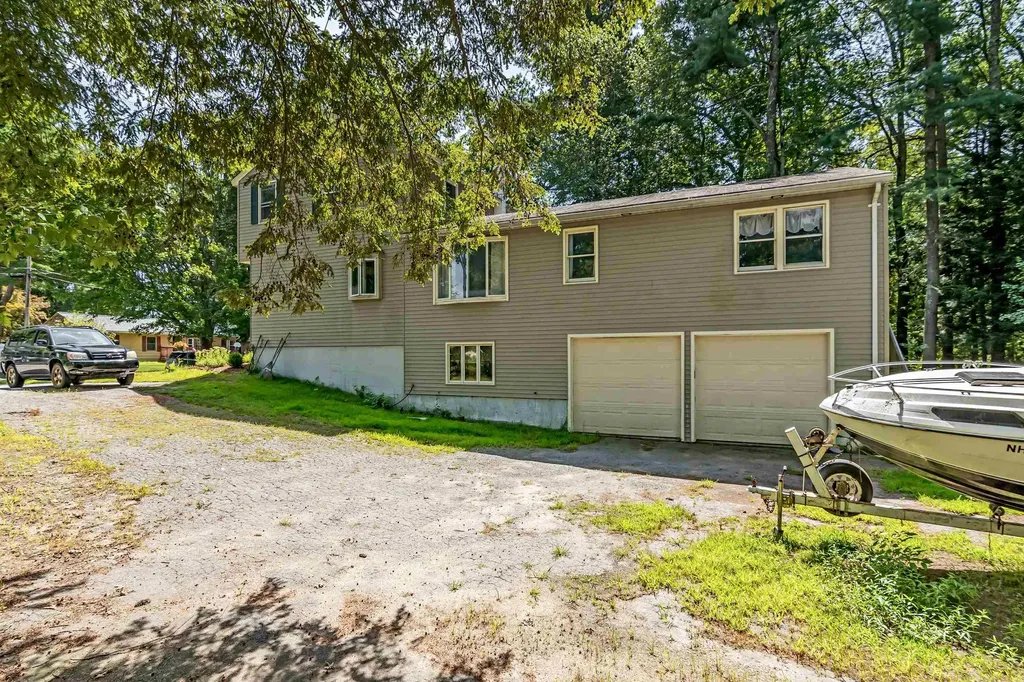 4 Therriault Avenue Salem NH 03079