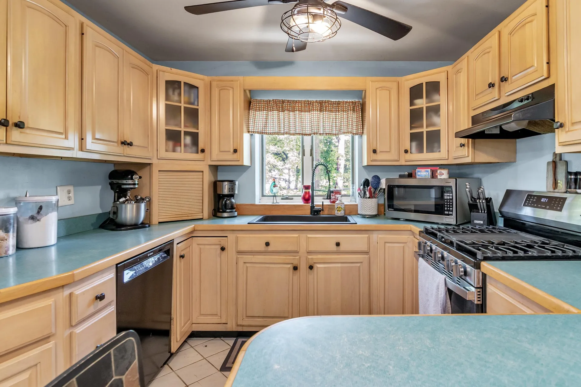 4 Therriault Avenue Salem NH 03079