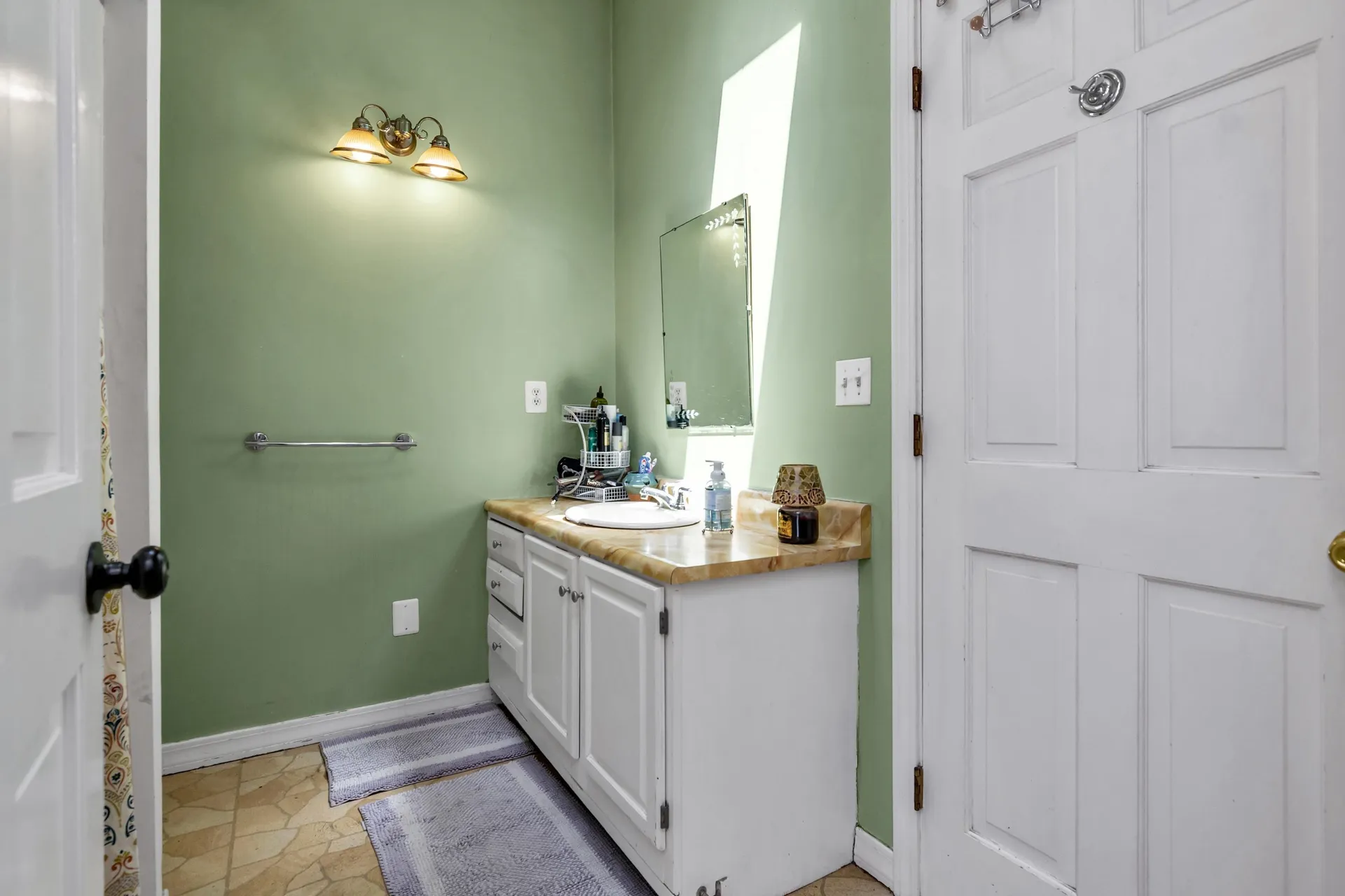 4 Therriault Avenue Salem NH 03079