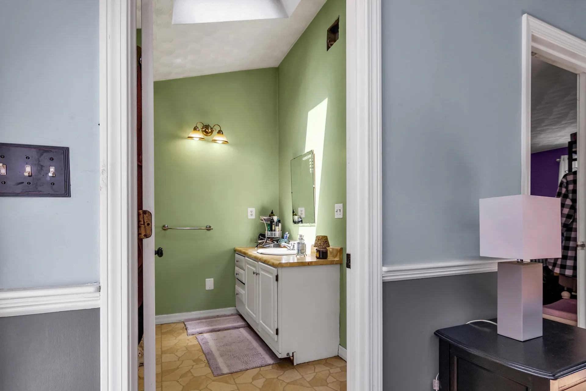 4 Therriault Avenue Salem NH 03079