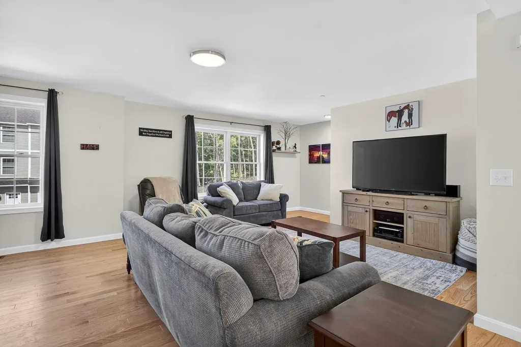 24 Sera Drive Nottingham NH 03290