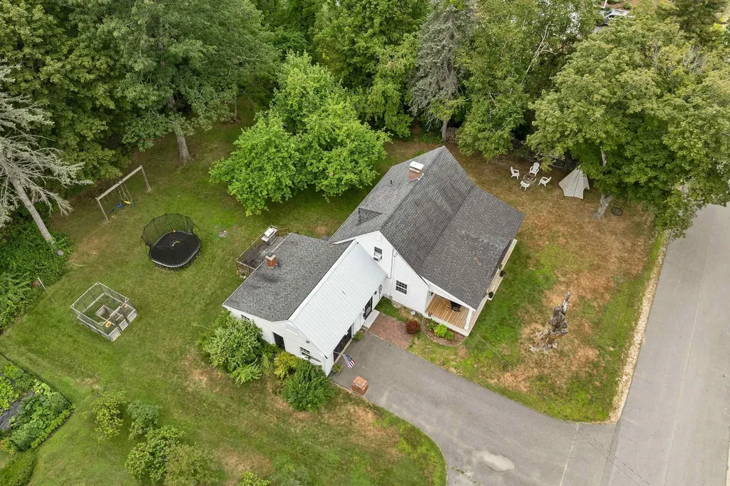 21 Goodrich Road Wolfeboro NH 03894