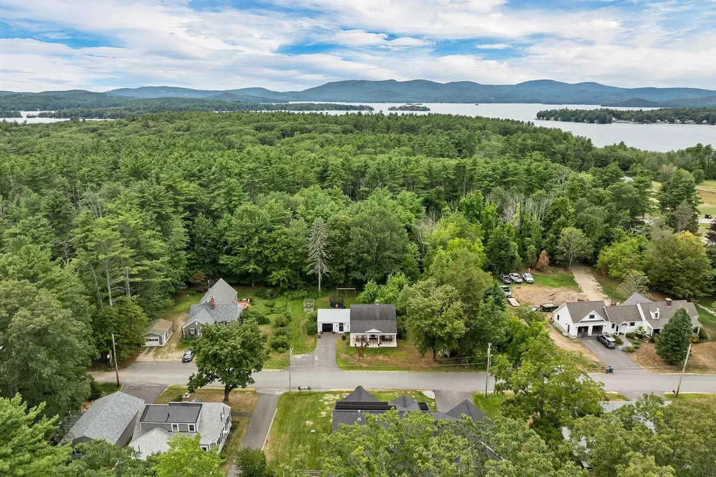 21 Goodrich Road Wolfeboro NH 03894