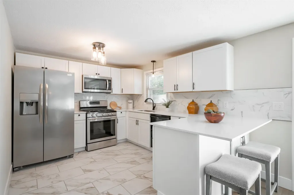 23 Glen Drive Nashua NH 03062