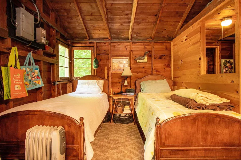 66 Camp Road Peacham VT 05862