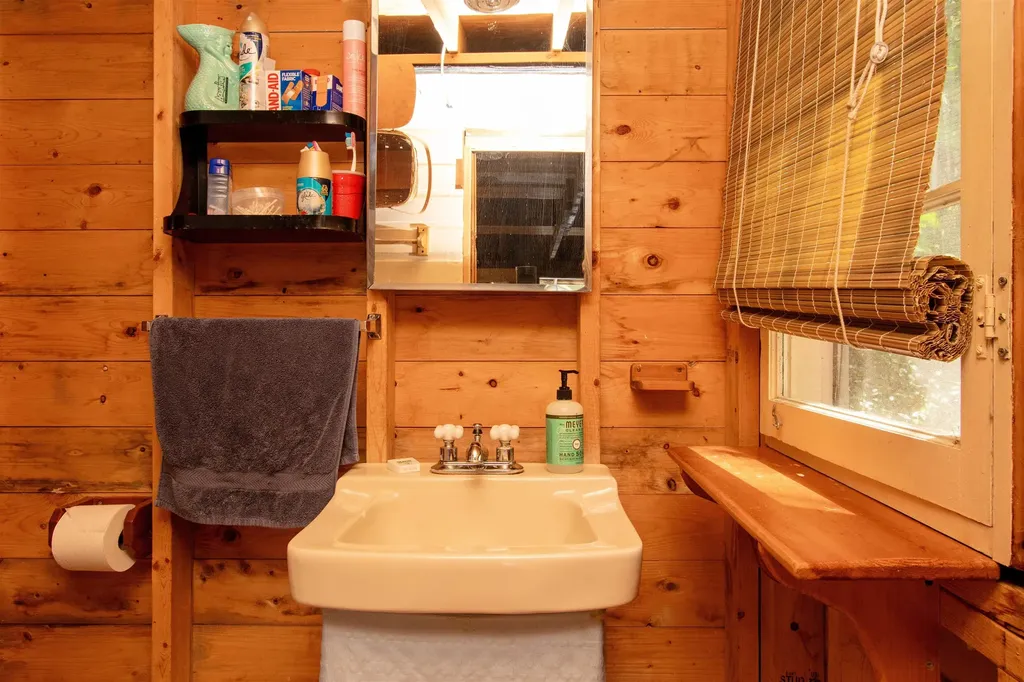 66 Camp Road Peacham VT 05862
