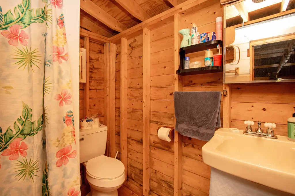 66 Camp Road Peacham VT 05862
