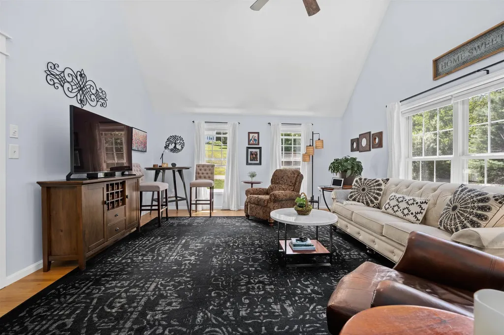 11 Brown Avenue Pelham NH 03076