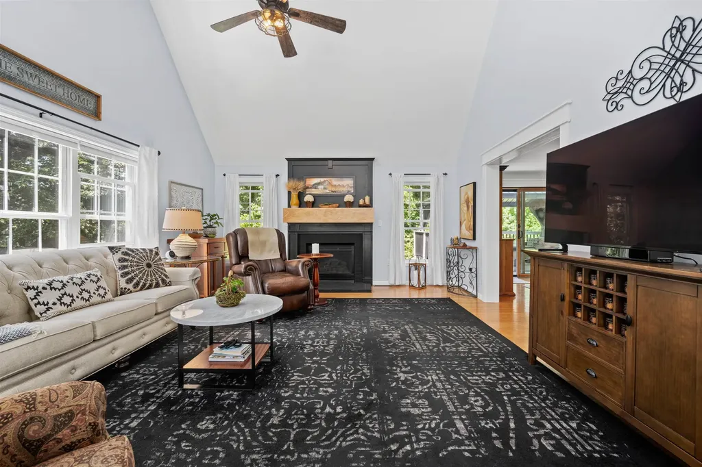 11 Brown Avenue Pelham NH 03076