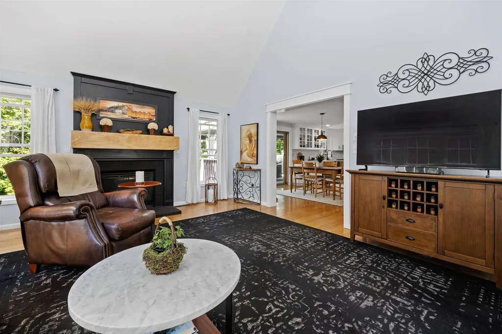 11 Brown Avenue Pelham NH 03076