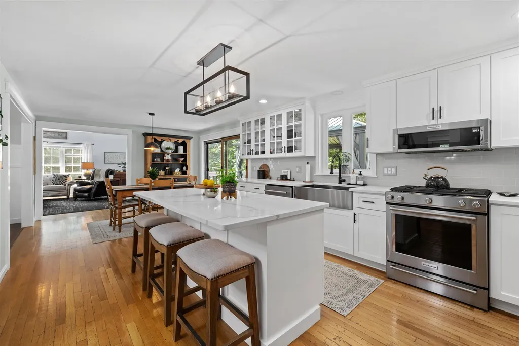 11 Brown Avenue Pelham NH 03076