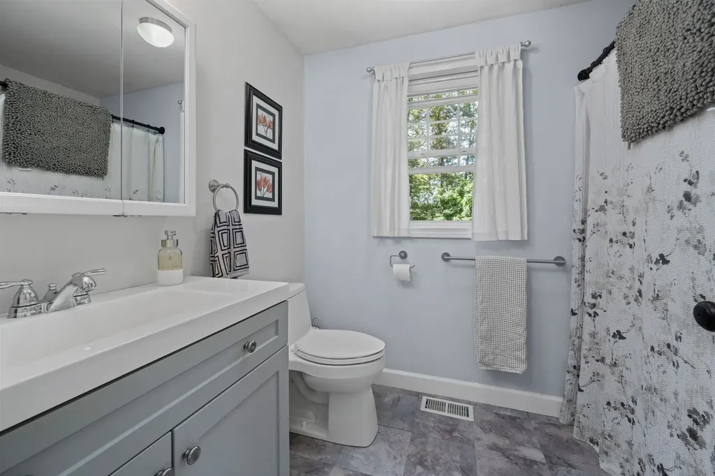 11 Brown Avenue Pelham NH 03076