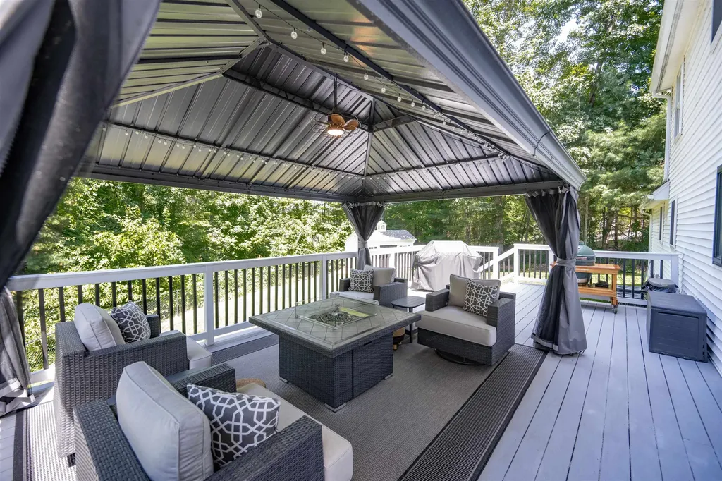 11 Brown Avenue Pelham NH 03076