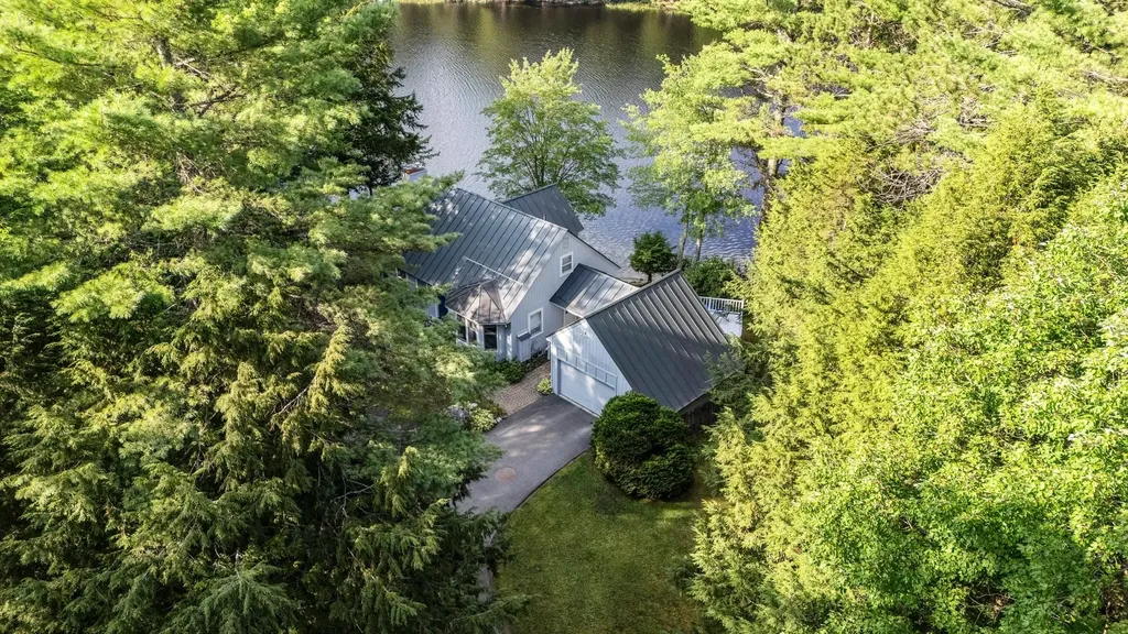 12 Beaver Point New London NH 03257