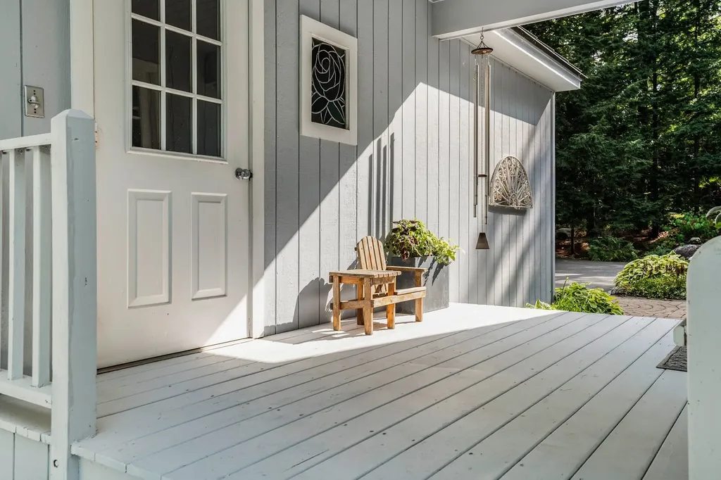 12 Beaver Point New London NH 03257