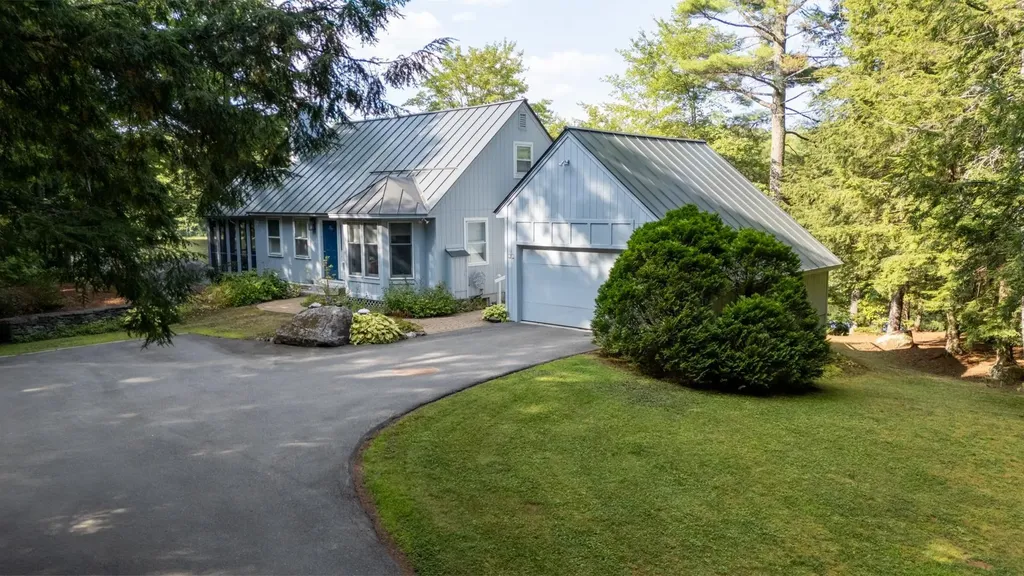 12 Beaver Point New London NH 03257