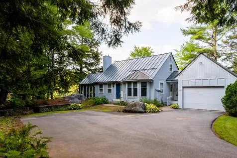 12 Beaver Point New London NH 03257