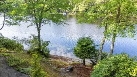 12 Beaver Point New London NH 03257