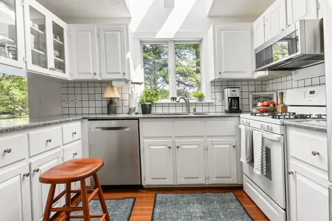 12 Beaver Point New London NH 03257