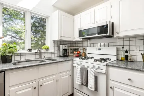 12 Beaver Point New London NH 03257