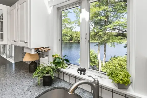 12 Beaver Point New London NH 03257