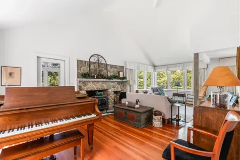 12 Beaver Point New London NH 03257