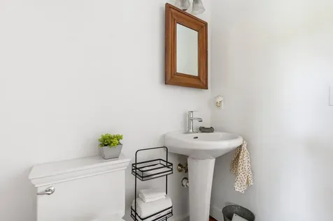 12 Beaver Point New London NH 03257