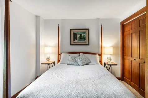 12 Beaver Point New London NH 03257