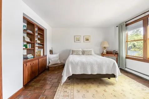 12 Beaver Point New London NH 03257