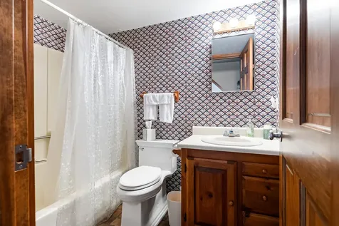 12 Beaver Point New London NH 03257