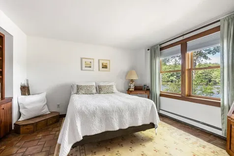 12 Beaver Point New London NH 03257