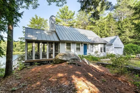 12 Beaver Point New London NH 03257