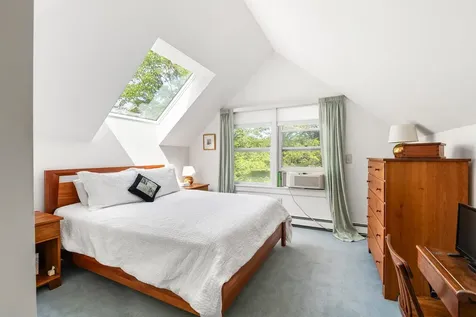 12 Beaver Point New London NH 03257