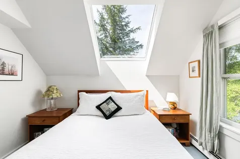 12 Beaver Point New London NH 03257