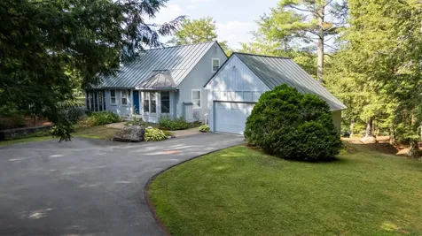 12 Beaver Point New London NH 03257