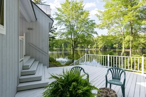 12 Beaver Point New London NH 03257