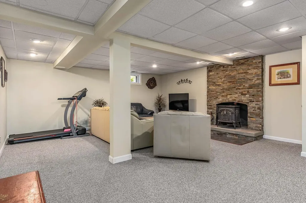 9 Pleasant View Drive Exeter NH 03833