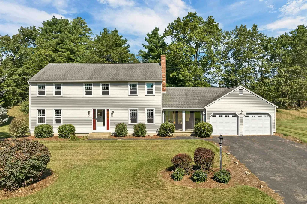 9 Catalina Lane Nashua NH 03064