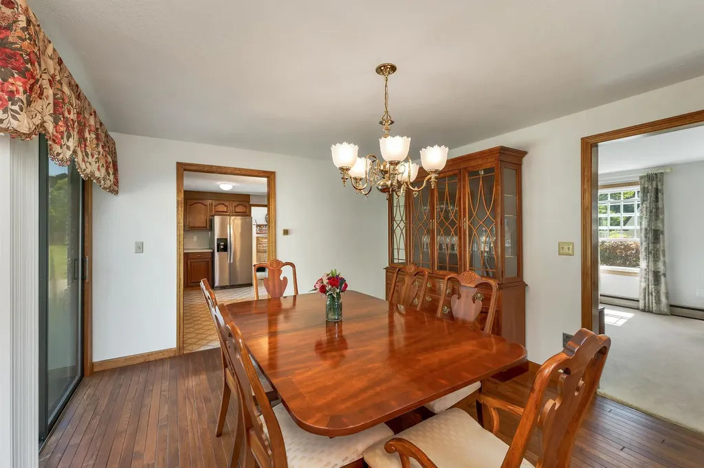 9 Catalina Lane Nashua NH 03064