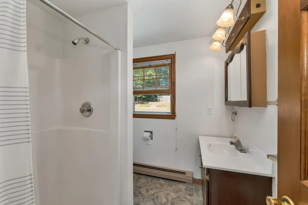 9 Catalina Lane Nashua NH 03064